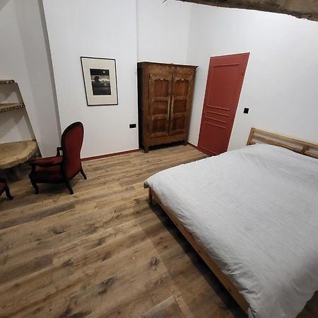 Bed and Breakfast Les Oiseaux De Passage Escolives-Sainte-Camille Екстер'єр фото